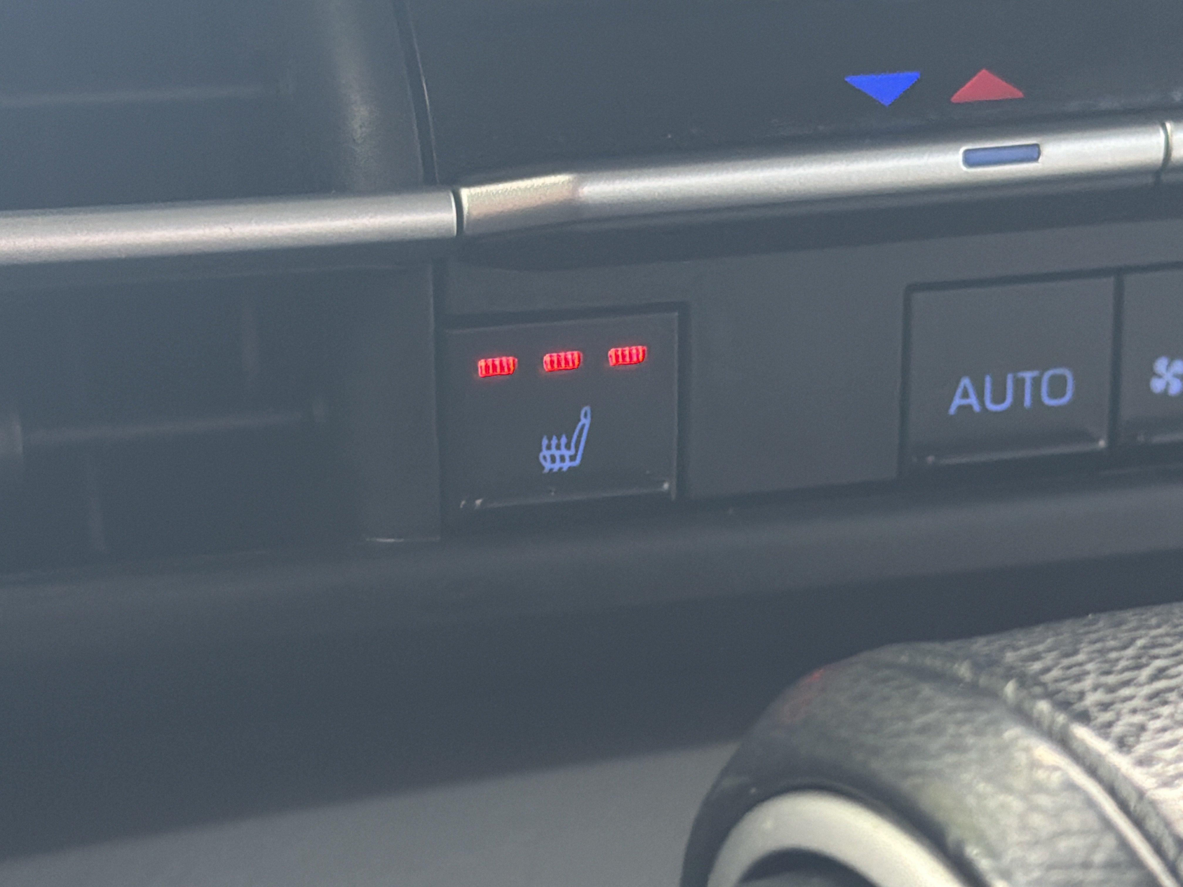 Used 2022 Toyota Sienna XLE FWD image 25