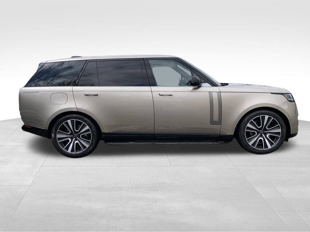 New 2025 Land Rover Range Rover Long Wheelbase SE image 4
