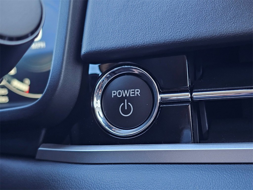New 2025 Mitsubishi Outlander SE image 8