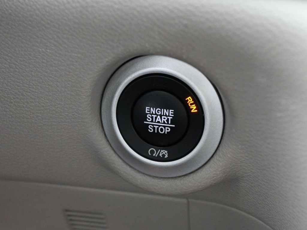 Used 2023 Chrysler Pacifica Touring-L image 29