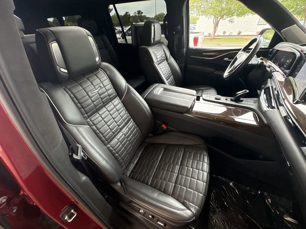 Certified 2024 Cadillac Escalade ESV Premium Luxury Platinum AWD/4WD image 29