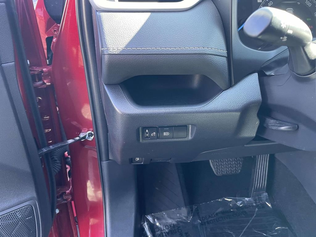 Used 2025 Toyota RAV4 XLE image 29