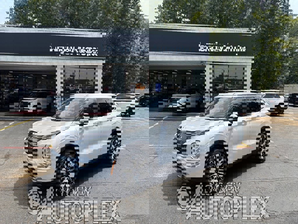 New 2025 Mitsubishi Outlander SE