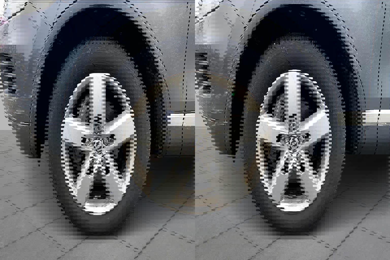 Used 2014 Volkswagen Touareg TDI image 11