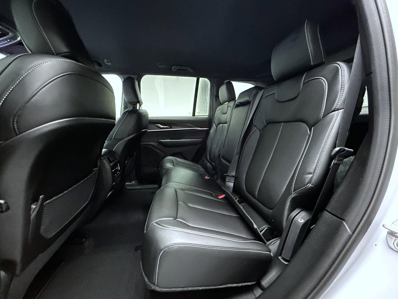 New 2025 Jeep Grand Cherokee Limited image 11