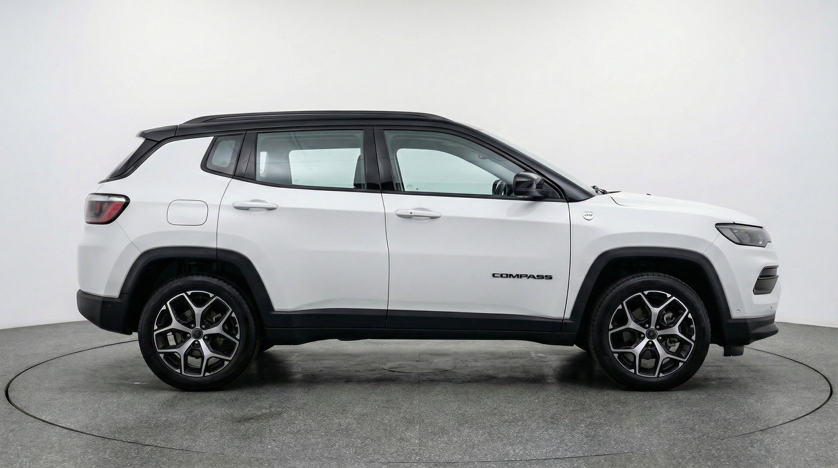 Used 2025 Jeep Compass Limited image 11