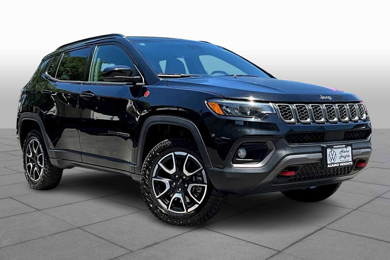 Used 2024 Jeep Compass Trailhawk image 4