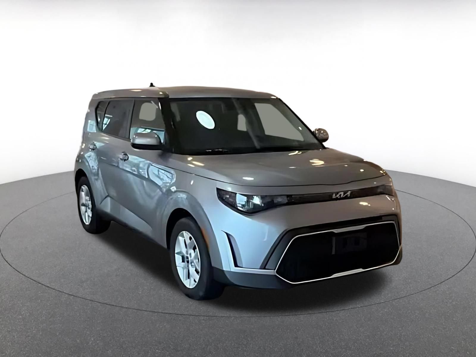 Used 2025 Kia Soul LX w/ LX Technology Package FWD image 2