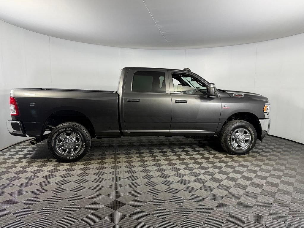 Used 2024 RAM 3500 Tradesman w/ Chrome Appearance Group AWD/4WD image 4