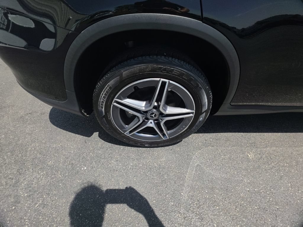 Used 2022 Mercedes-Benz GLC 300 4MATIC image 11