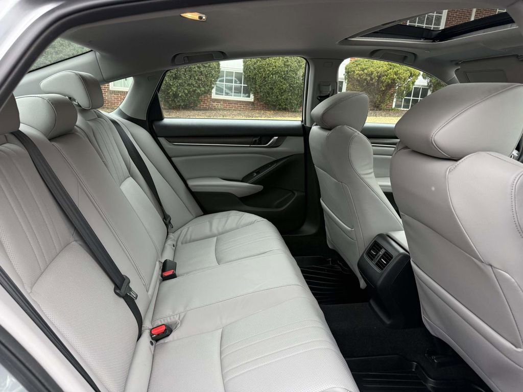 Used 2018 Honda Accord Touring image 16