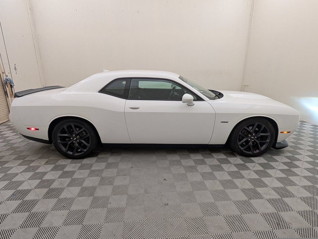 Used 2019 Dodge Challenger R/T RWD image 2