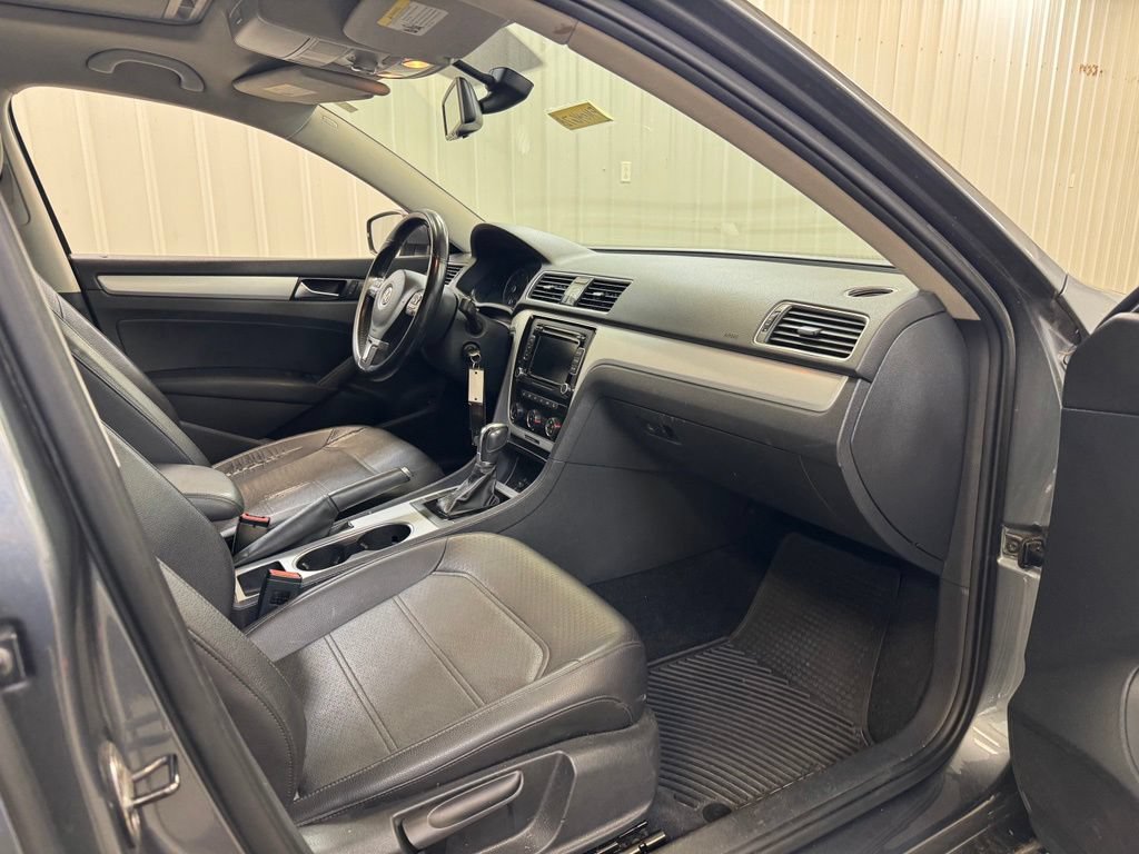 Used 2013 Volkswagen Passat 2.5 SE FWD image 31
