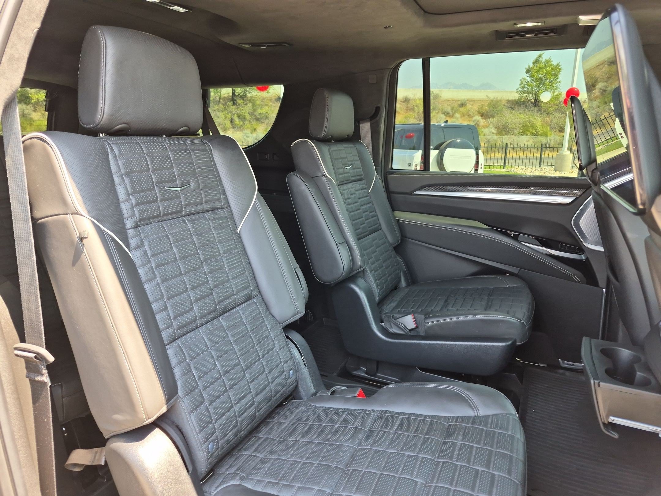 Certified 2025 Cadillac Escalade ESV V AWD/4WD image 33