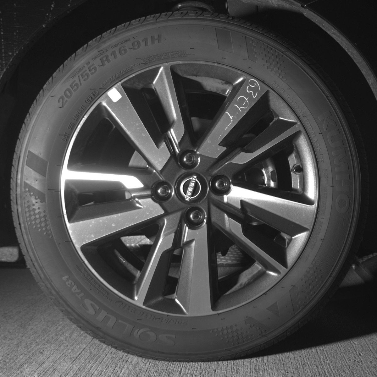 Used 2025 Nissan Versa SV image 13