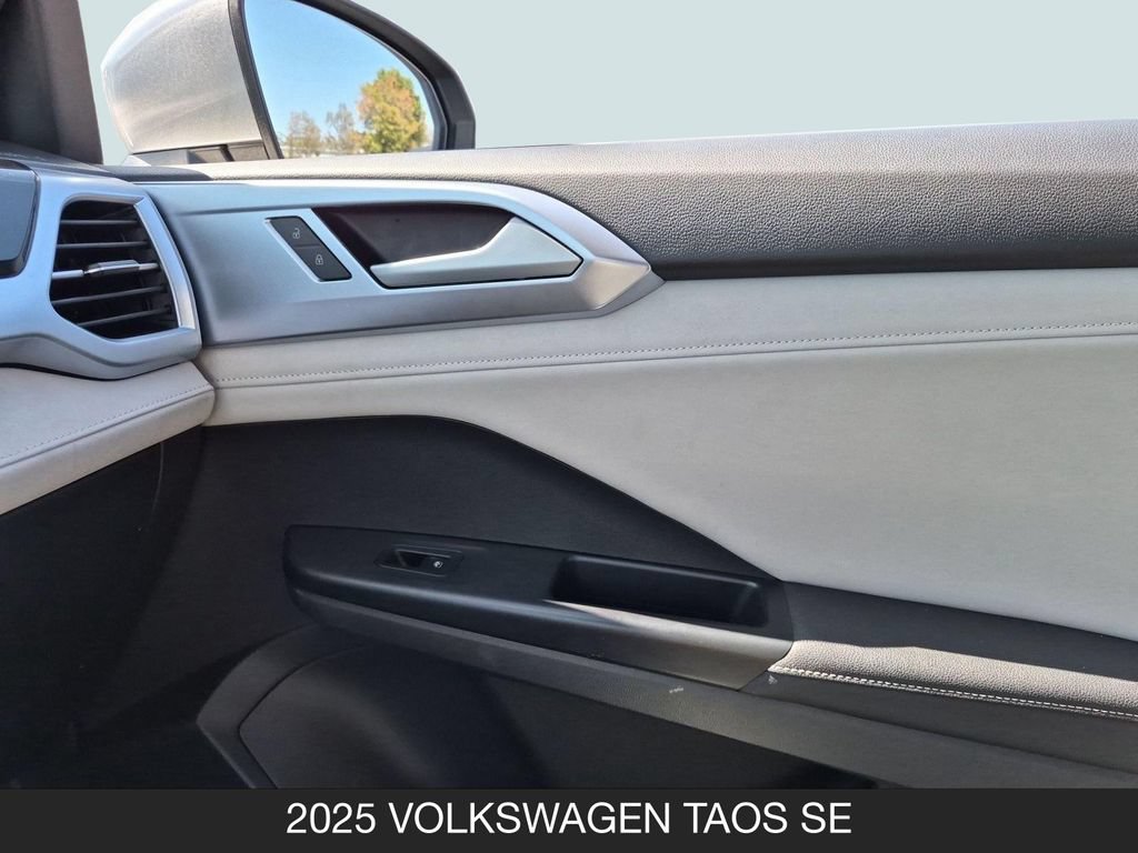 Used 2025 Volkswagen Taos SE FWD image 24