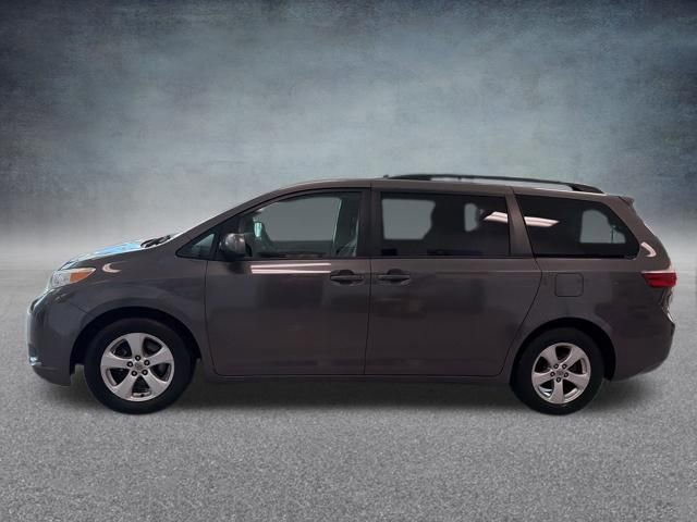 Used 2017 Toyota Sienna LE image 10