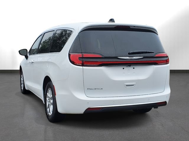 New 2026 Chrysler Pacifica Select image 3