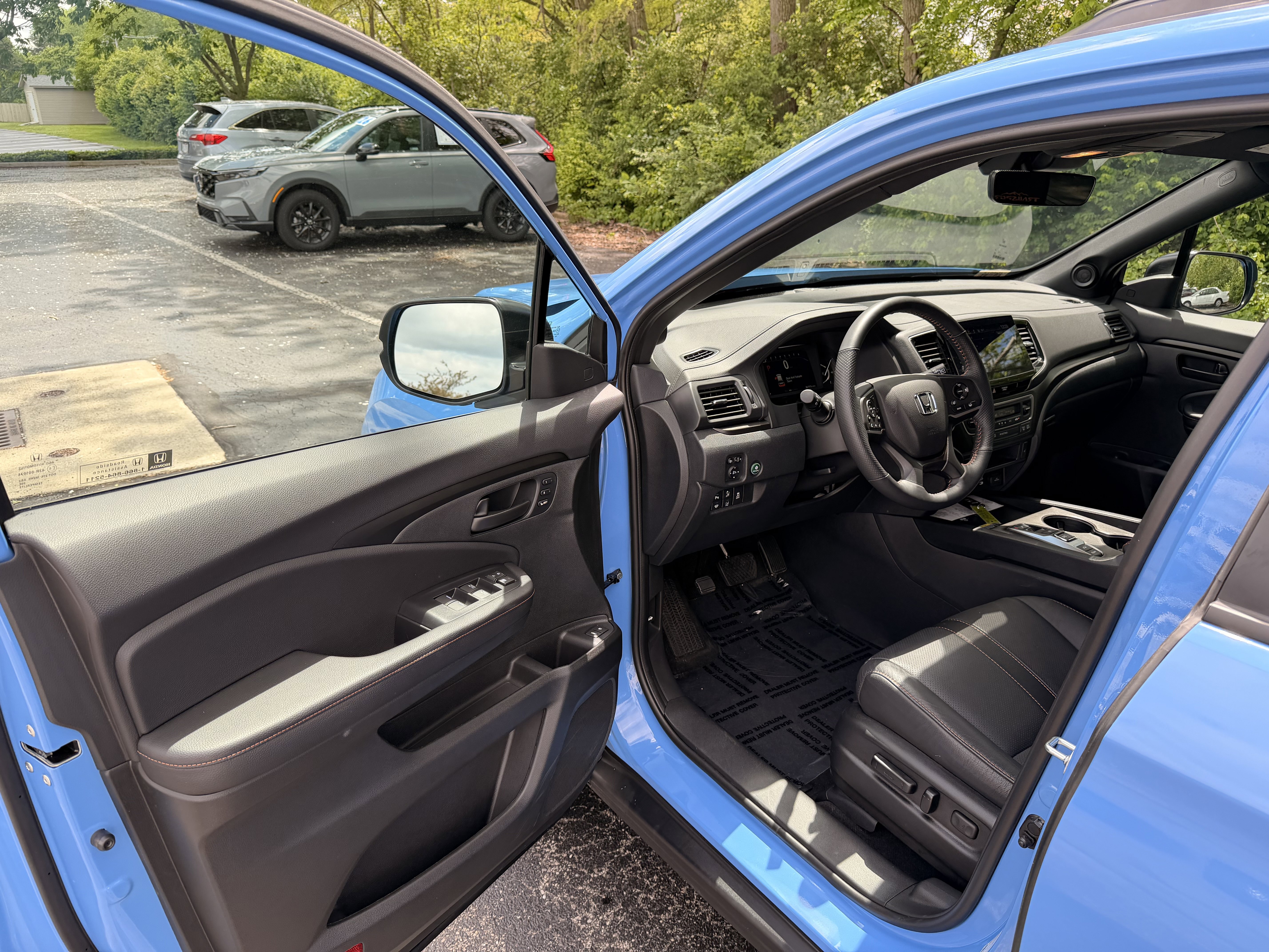Used 2025 Honda Passport TrailSport image 11