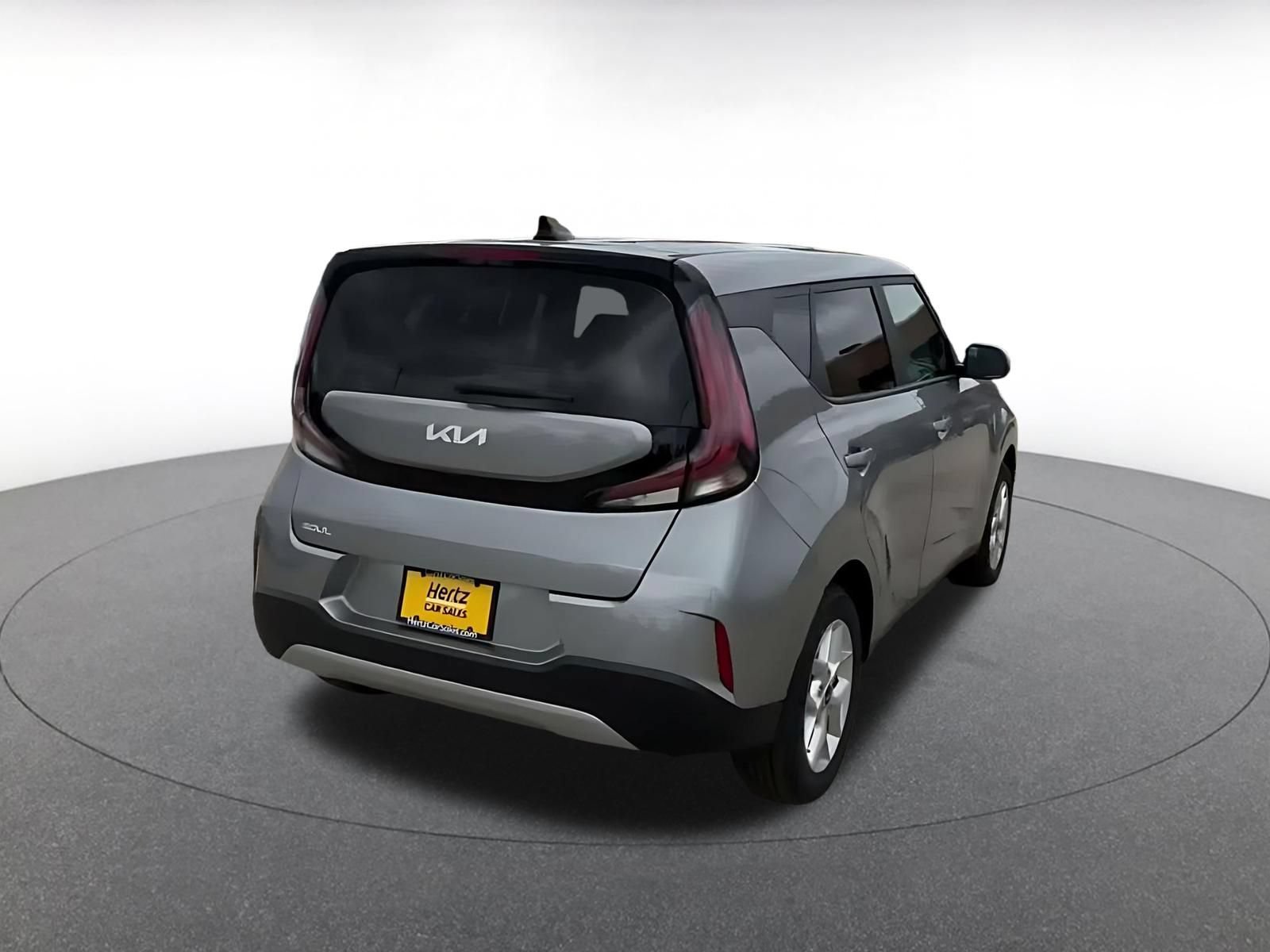Used 2025 Kia Soul LX w/ LX Technology Package FWD image 13