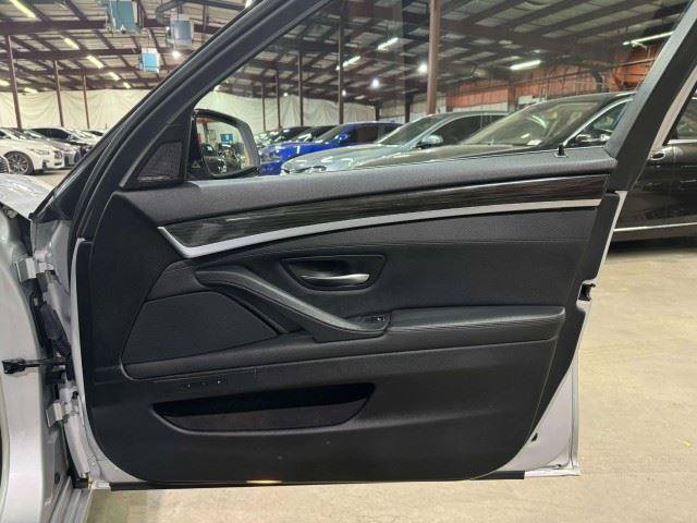 Used 2014 BMW 550i xDrive Sedan AWD/4WD image 39