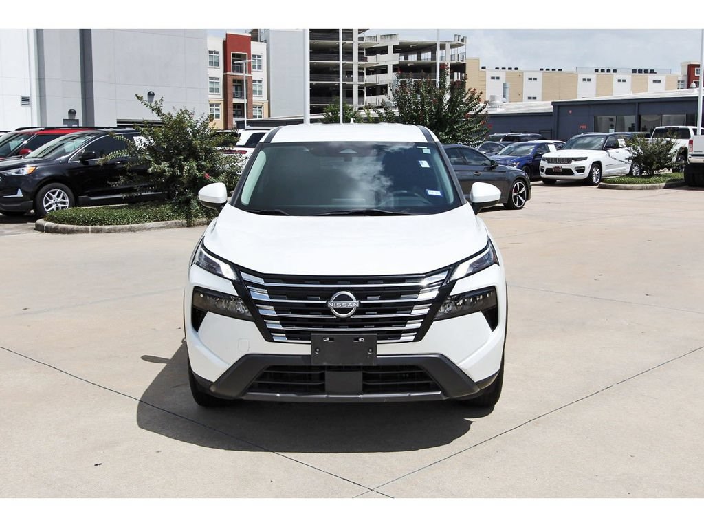 Used 2024 Nissan Rogue SV AWD/4WD image 2