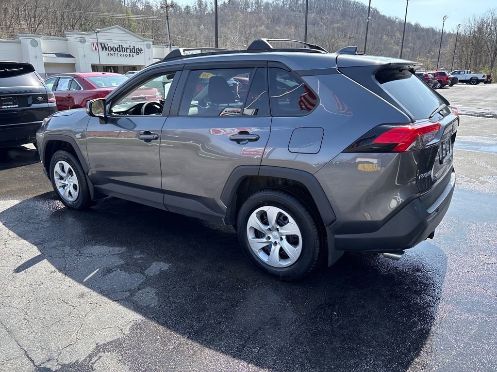 Used 2021 Toyota RAV4 LE AWD/4WD video 3