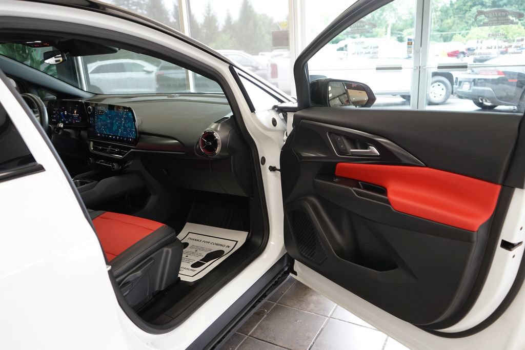 Used 2024 Chevrolet Equinox EV RS FWD image 53