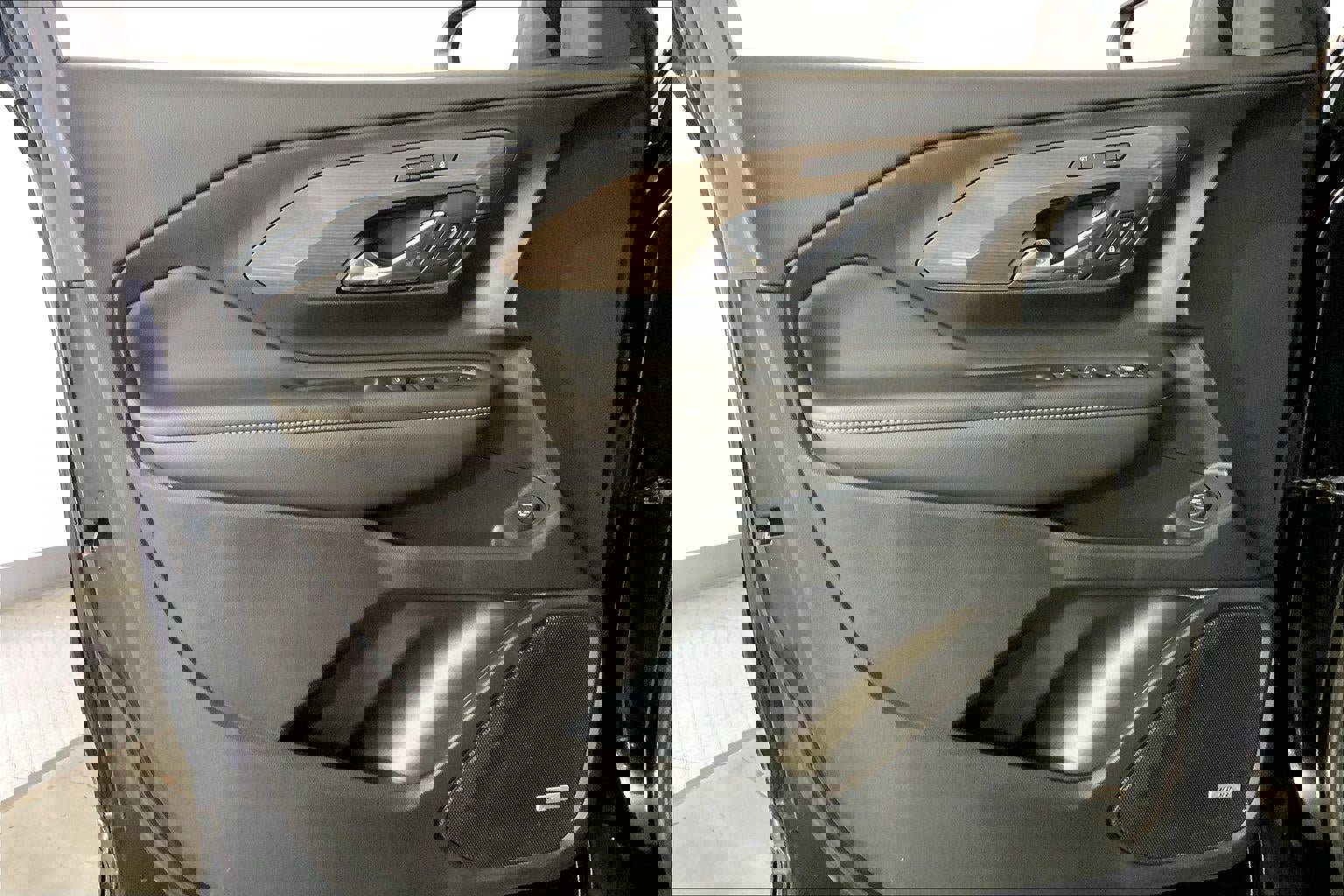 Used 2023 GMC Terrain Denali w/ Denali Premium Package image 24