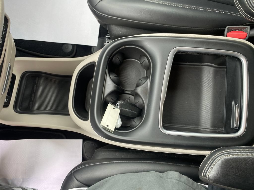 Used 2023 Chrysler Pacifica Touring-L FWD image 25