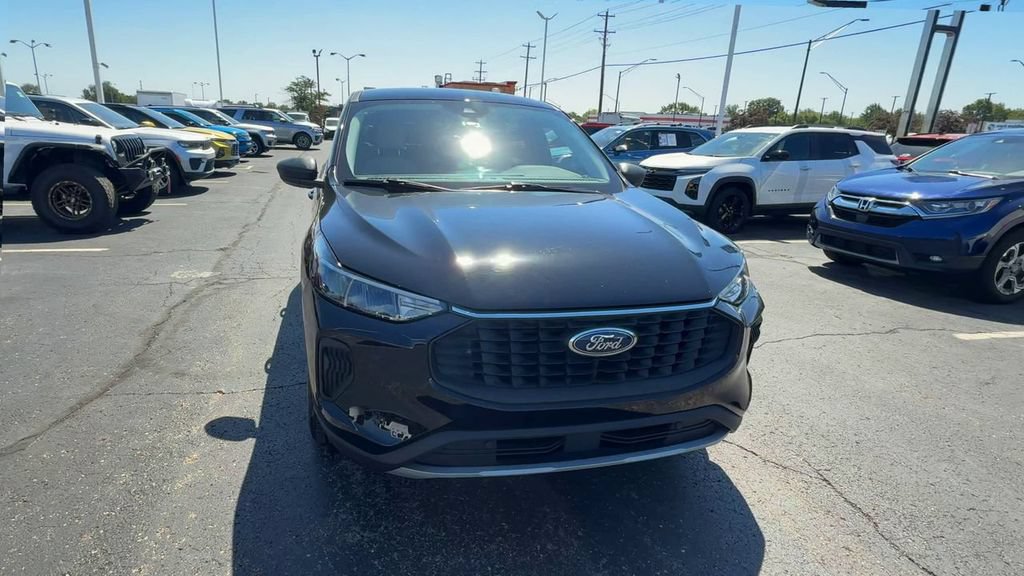 Used 2023 Ford Escape Active w/ Cold Weather Package FWD image 3