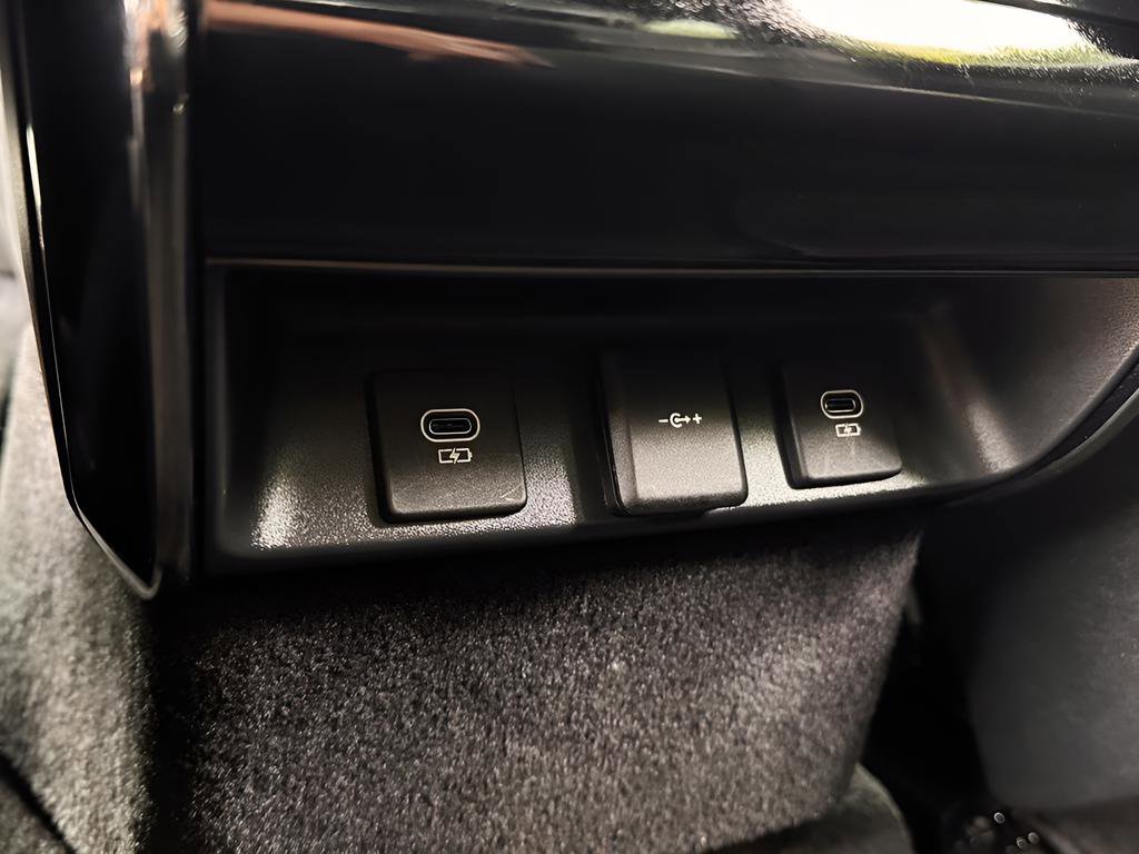 Used 2024 Land Rover Range Rover Sport Dynamic SE AWD/4WD image 18