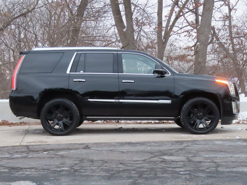 Used 2019 Cadillac Escalade Premium Luxury image 2