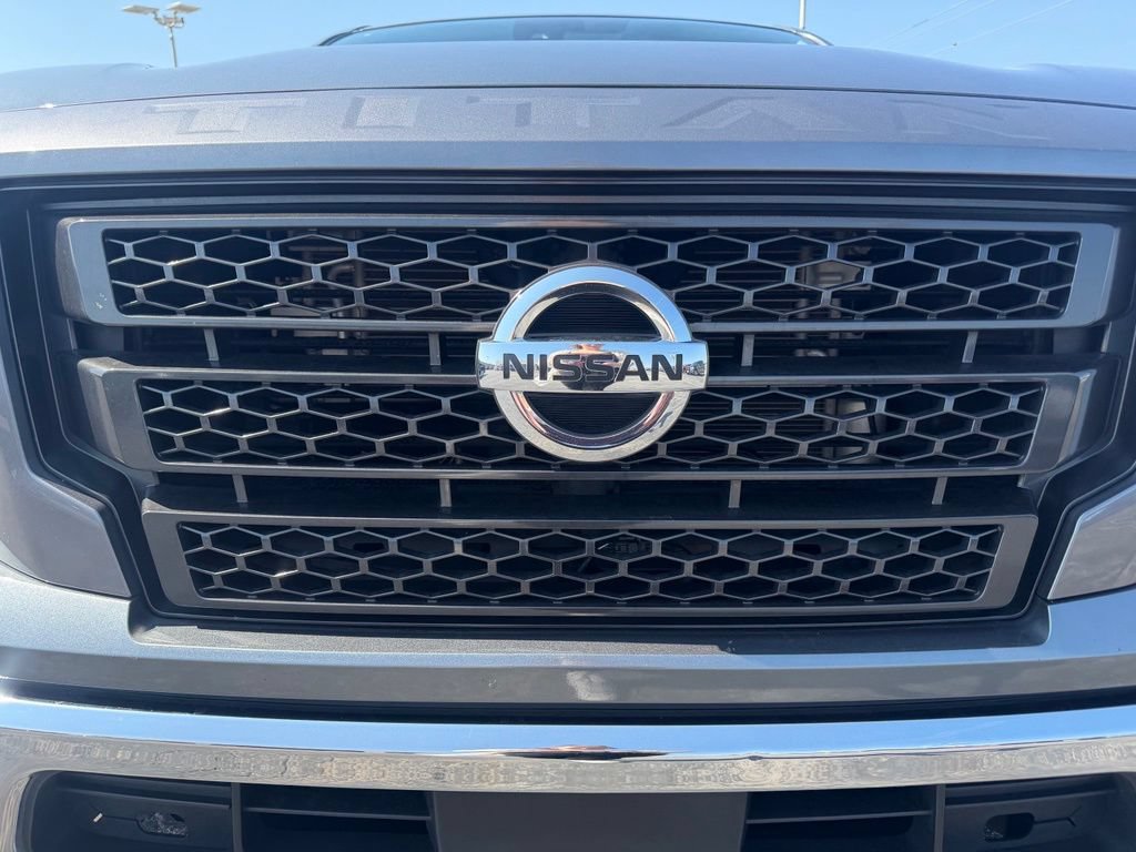 Used 2022 Nissan Titan SV RWD image 7