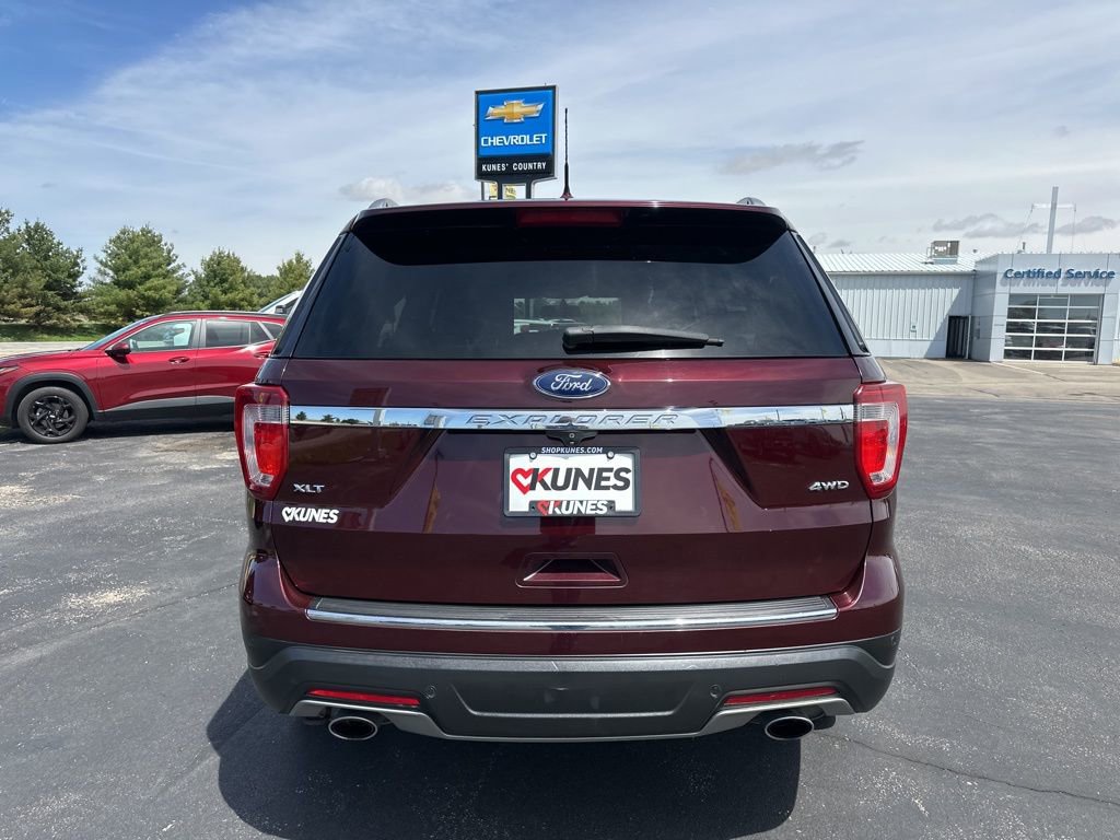 Used 2018 Ford Explorer XLT w/ Equipment Group 202A AWD/4WD image 13