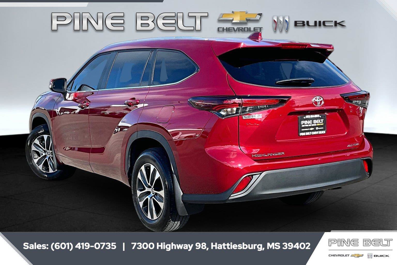 Used 2026 Toyota Highlander XLE AWD/4WD image 2