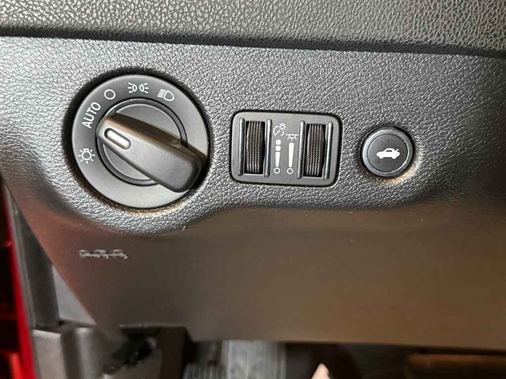 Used 2022 Dodge Charger SXT image 16