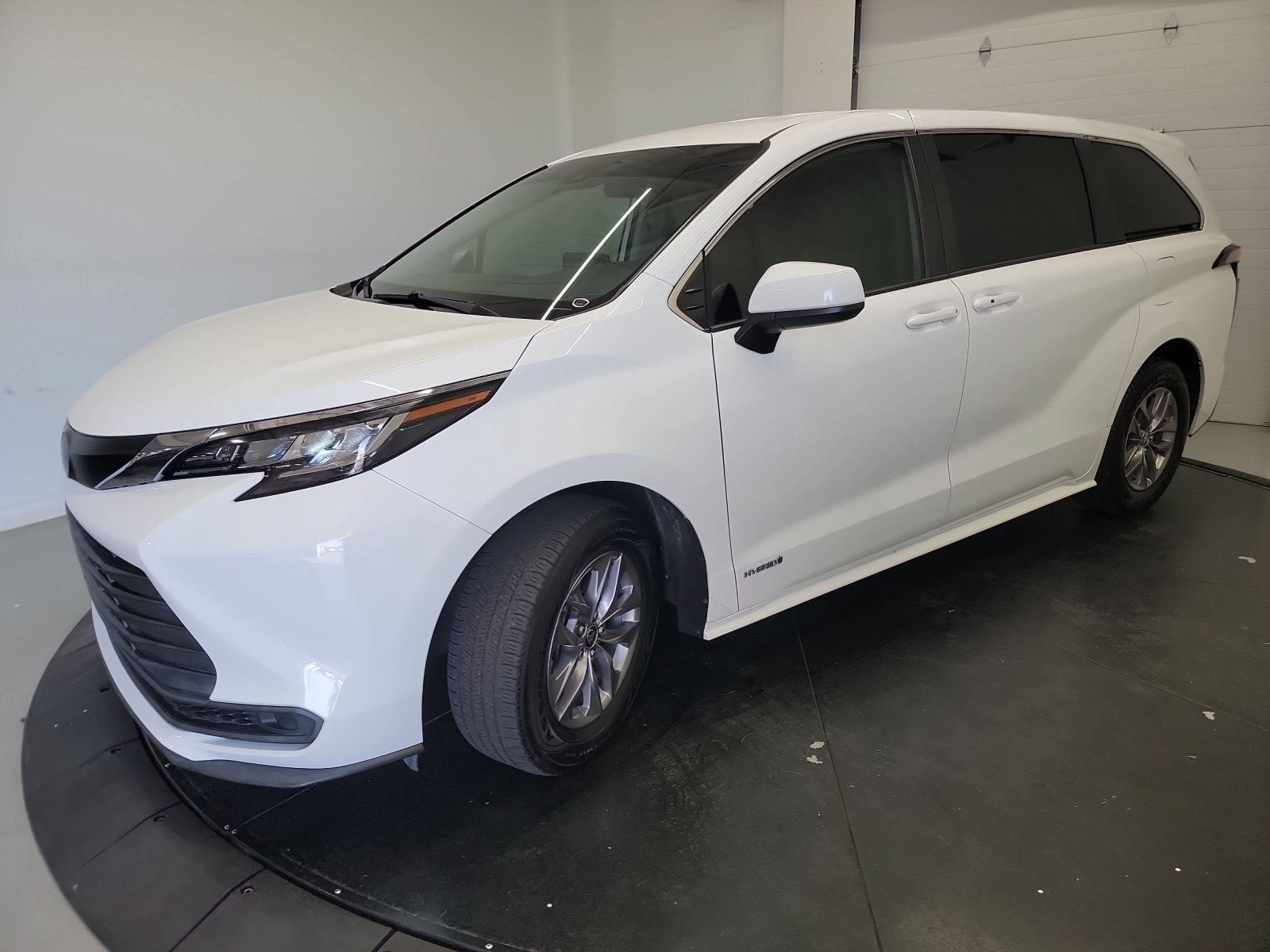 Used 2021 Toyota Sienna LE FWD video 3