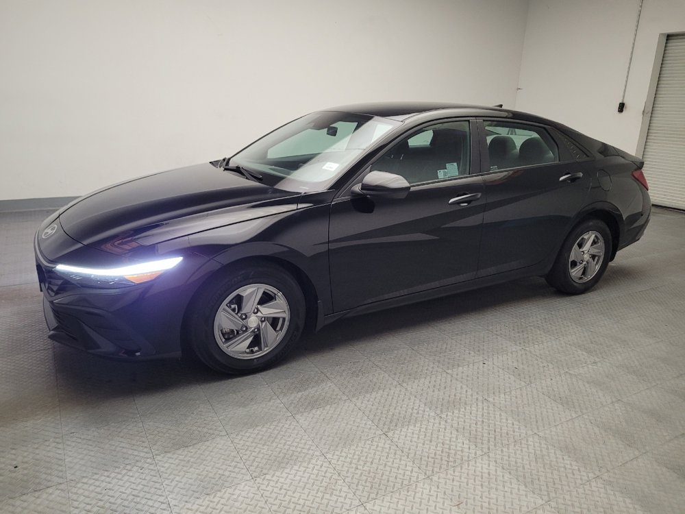 Used 2024 Hyundai Elantra SE FWD image 2
