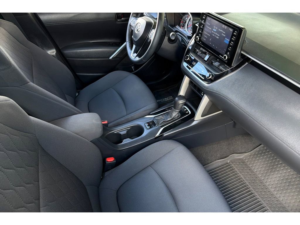 Used 2022 Toyota Corolla Cross LE AWD/4WD image 16