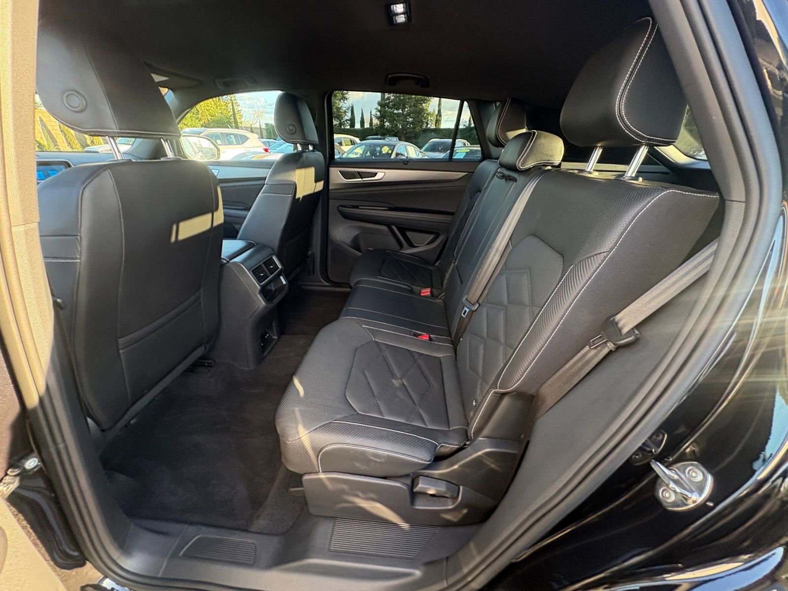 Used 2025 Volkswagen Atlas Cross Sport SE image 28