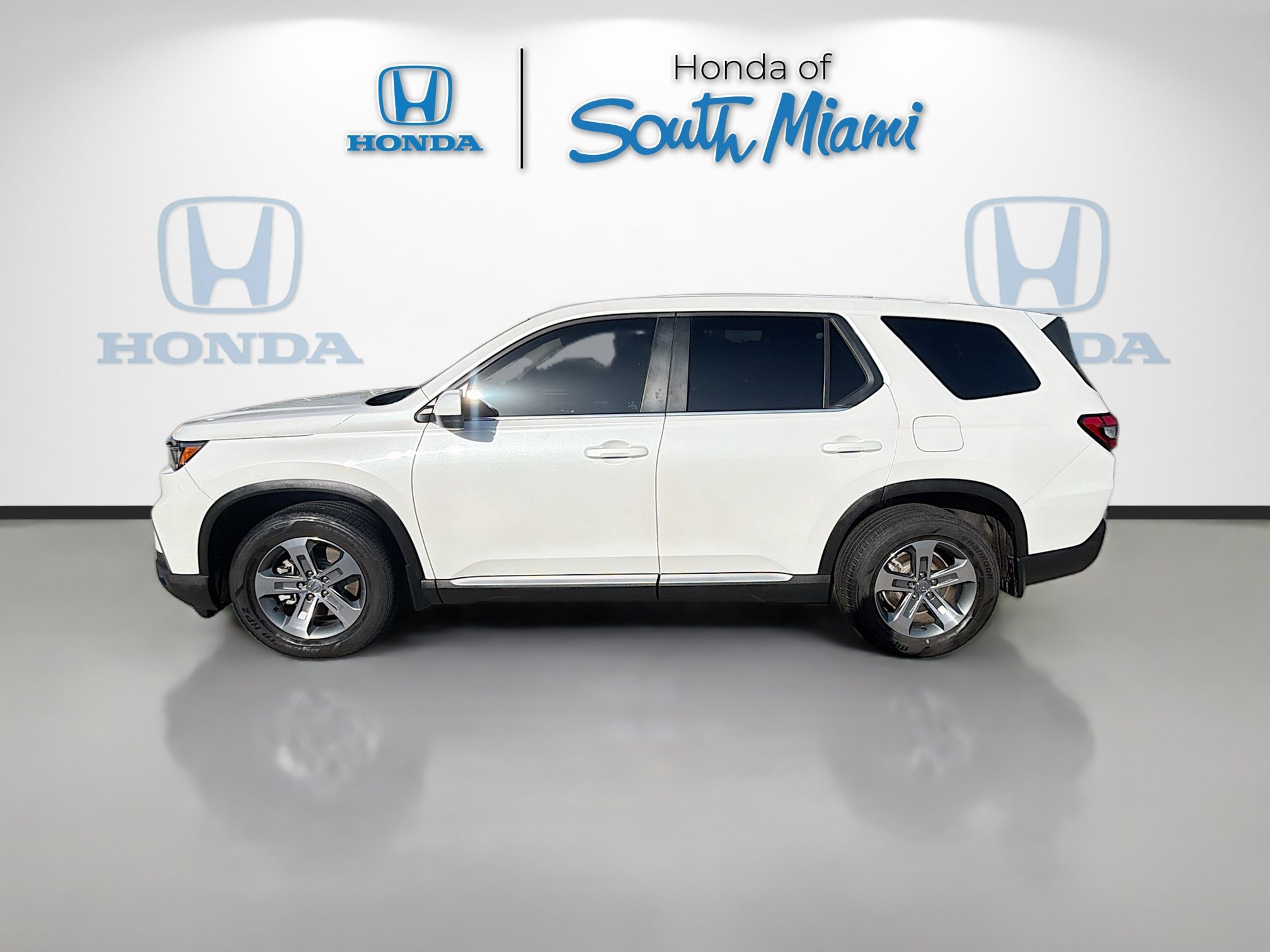 Used 2024 Honda Pilot EX-L image 4