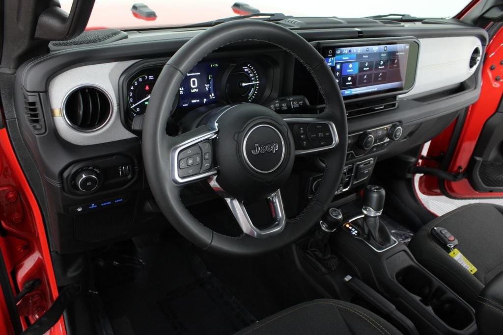 Used 2025 Jeep Wrangler Unlimited Sahara AWD/4WD image 8