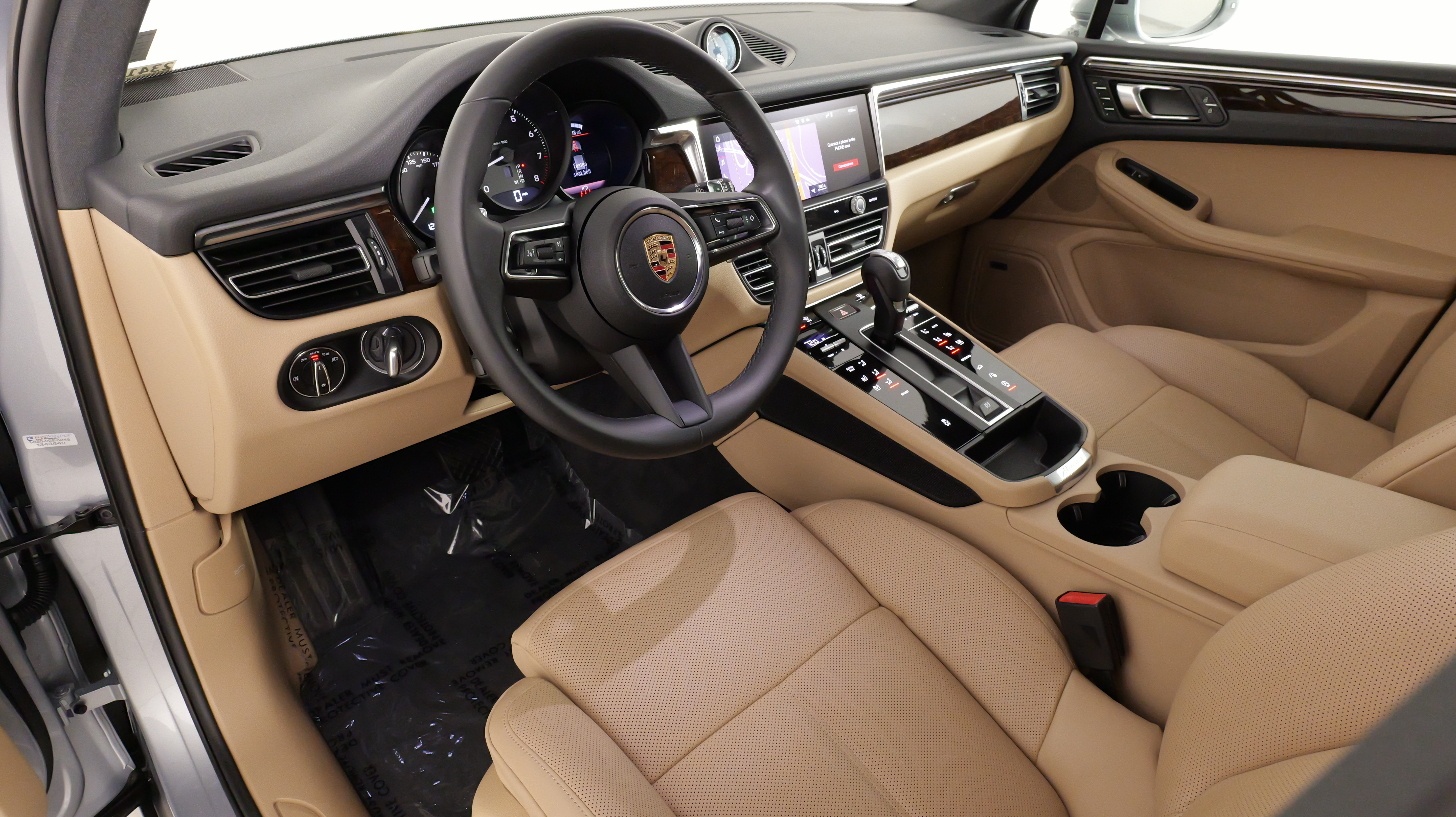 Used 2025 Porsche Macan AWD/4WD image 27