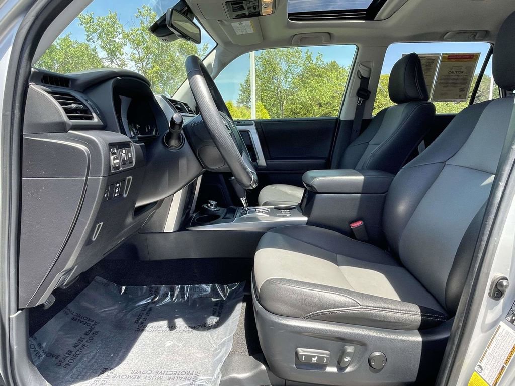 Used 2020 Toyota 4Runner SR5 Premium w/ Moonroof Package AWD/4WD image 18