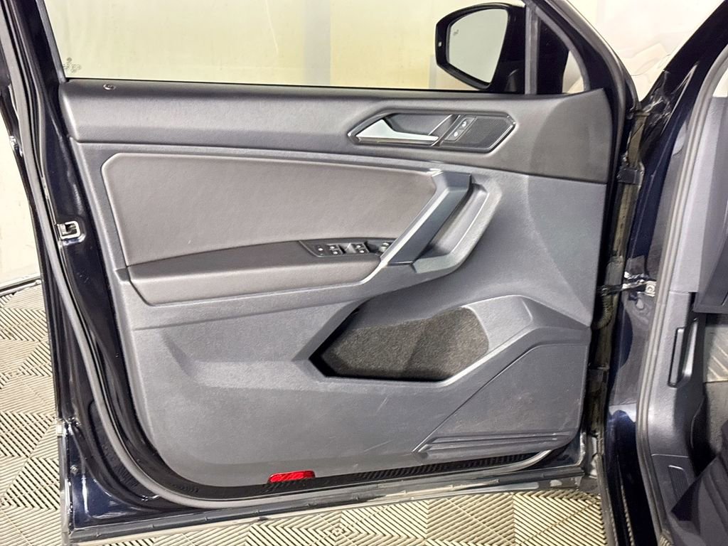 Used 2018 Volkswagen Tiguan SE AWD/4WD image 10