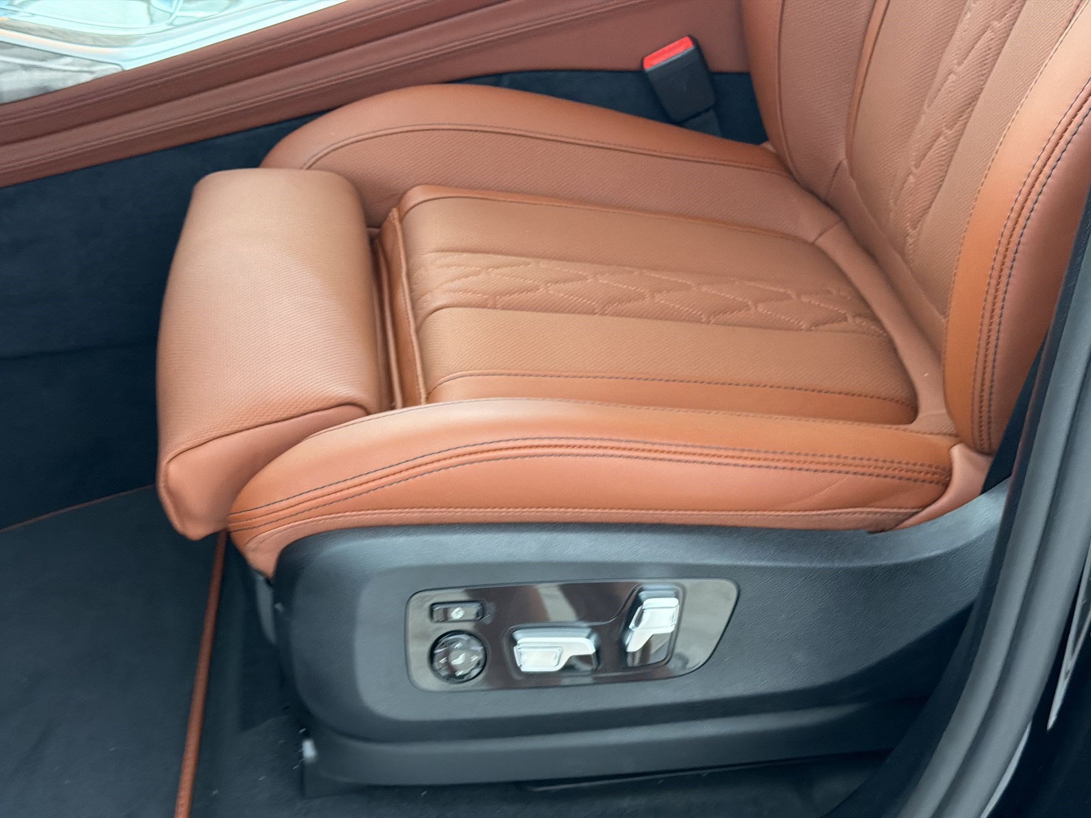New 2027 BMW X7 M60i AWD/4WD image 15