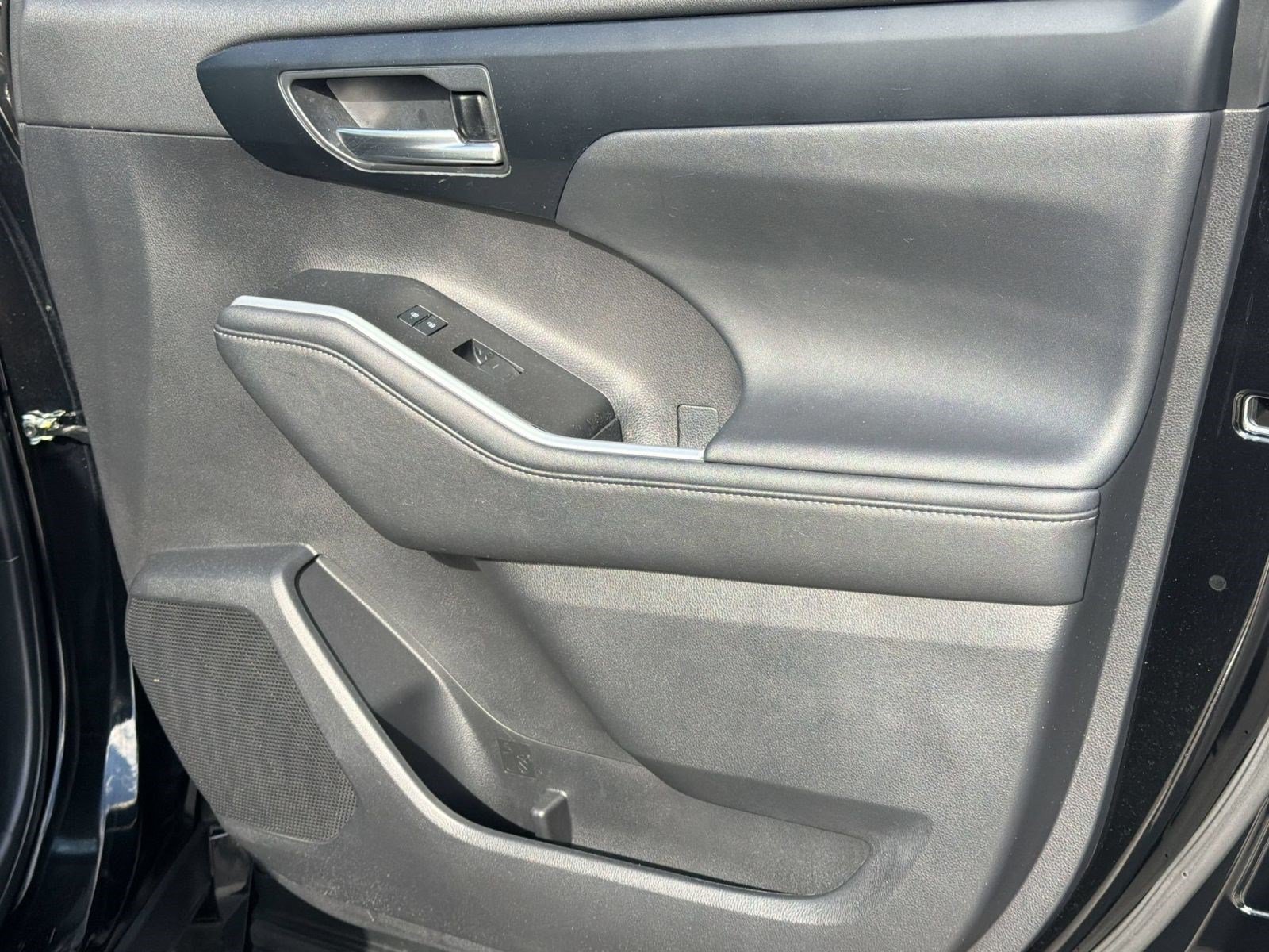 Used 2023 Toyota Highlander XLE FWD image 35