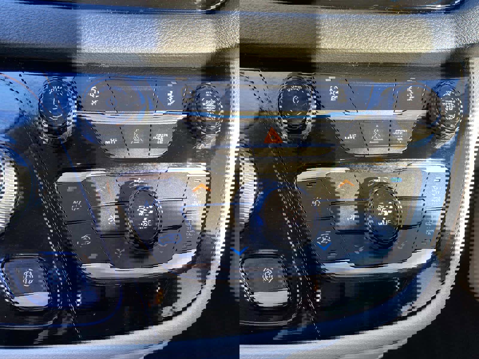 Certified 2022 Chrysler Voyager LX image 13