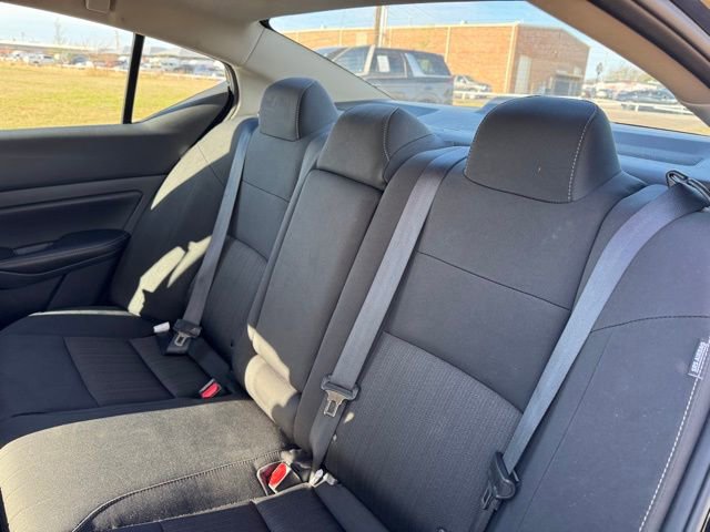 Used 2025 Nissan Altima 2.5 SV FWD image 11
